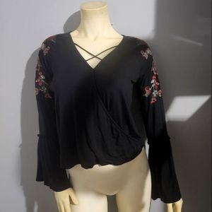 American Eagle Boho Black Bell Sleeve Floral Shirt Size Small